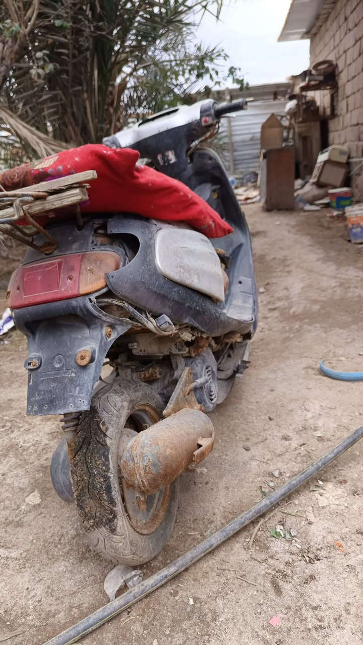سلام عليكم دراجه5زروف للبيع ابيع كوم حديد يرادلهه تعديلات بسيطه شغاله المكينه وكفرات يراد العنوان.. التنومه رقم الهاتف ***********
