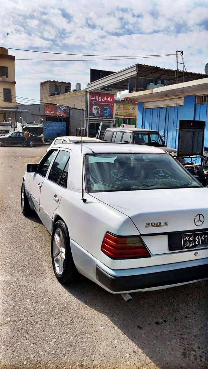 مارسیدس کوپەی مەکینەی بەتە ۲٥٠٠ vvtزۆرتازەو جوان گێر تۆماتیک پێشودوای تازە داگیراوە جرکەی تیانیە سەنەویو وەکالەو ڕێگە پێدانی مروری بۆکراوە هەموگیانی جایزە بەس سایەقێکی ئەوێ  (٠۷۷۲۲۲٥۸۳٠۱) كالار, السليمانية
