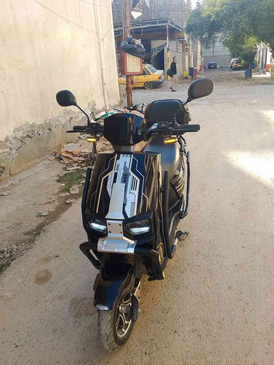 السلام عليكم
دراجه شحن للبيع ام عيون 

السعر 660 الف وبيها مجال 

ست بطاريات ع فحص 

دبل اشاره 

بصمه و اسويج 

سراع 70 حقيقي 

دراجه حيل نضيفه 

العنوان بغداد الدورة 
للتواصل ع رقم *********** بي واتساب
