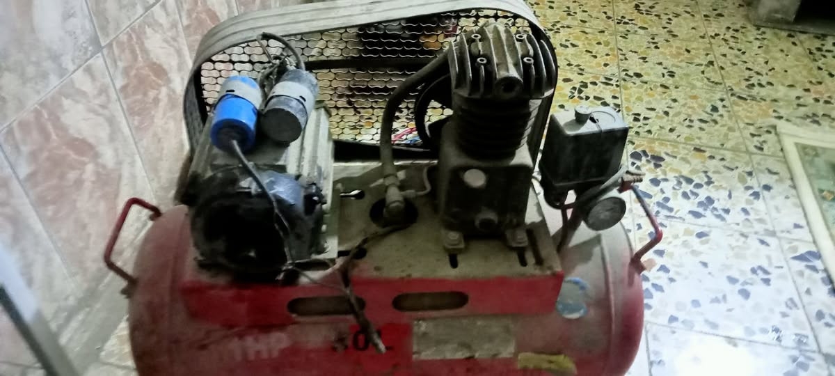 السلام عليكم للبيع كمبريسر 50لتر شغال بي نواقص بصيطة ما عندي توصيل بغداد مدينة الصدر السعر 100الف ***********الرقم بي وتساب
