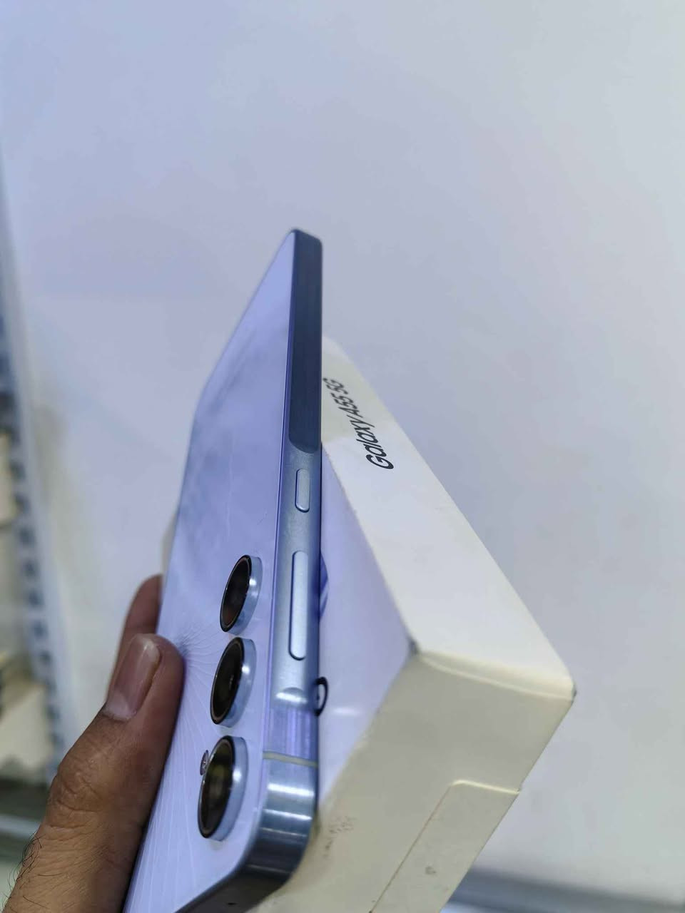 السلام عليكم للبيع SAMSUNG A55 5G جهاز نصيف كلش كامل ملحقات الاصليه مكفول وبي ضمان فحص لك فقط كسر بالضهر وما مأثر على جهاز بشي ذاكرة 256 عشوائية 16 جهاز مواصفاتة قويه من سامسونج السعر 325 الف وبي مجال مكاني البصرة *********** البصرة, العراق
