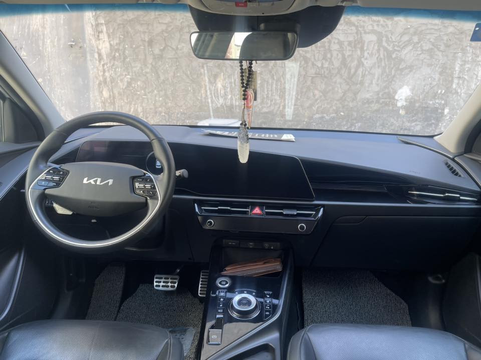 ❗️يالله   السلام عليكم ❗️
للبيع:

كيا نيرو هايبرد موديل 2024 

ماشيه 45000 قابل للزيادة 

هايبرد 

لون ابيض 

اضائه LED داخليه تتغير مع مودات القيادة

هاند بريك كهربائي 

مسند وسطي 

مساحات تخزين 

وحاملات اكواب

رادارات 

مثبت سرعه تفاعلي 

مانع تصادم 

حساسات 360

نقاط عمياء 

نظام المحافظه على المسار 

التحذير عند الخروج من المسار 

تحذير ستيرن عند الخطر (هزاز)

شاشه 

تدعم ابل كاربلاي 

واندرويد اوتو

منافذ شحن تايب سي في الكراسي الخلفيه 

كراسي جلد تدفة تبريد 

انظمه قياده

السياره كلش حلوه وناعمه جديده 

حادثها جداً بسيط   بارد فقط الجاملغ الامامي صفحة السايق والباب❗️

رقم بغداد تحويل ثاني يوم 

مكان السياره بغداد ***********

السعر155
