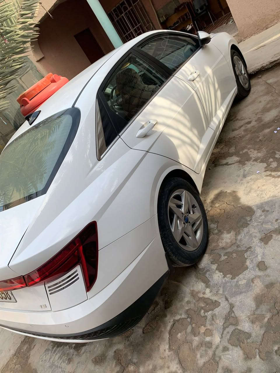 هونداي اكسنت
موديل    2024
فول موصفات ١/١
سياره وارد خليجي
كوري اصلي 
ماشيه ٢٥الف 
بيه ضربه بصندوك بصيطه وراجعه بارد فقط 
رقم بغداد مال اقساط بسم شركه وليس بسم شخص وستقطاع مباشر يعني اي خلاف مابيه برسميات 
اوكاله الك يوم ثاني بسمك 
واتعهد بكافت الرسميات 
اسعر ١٣٠
***********
