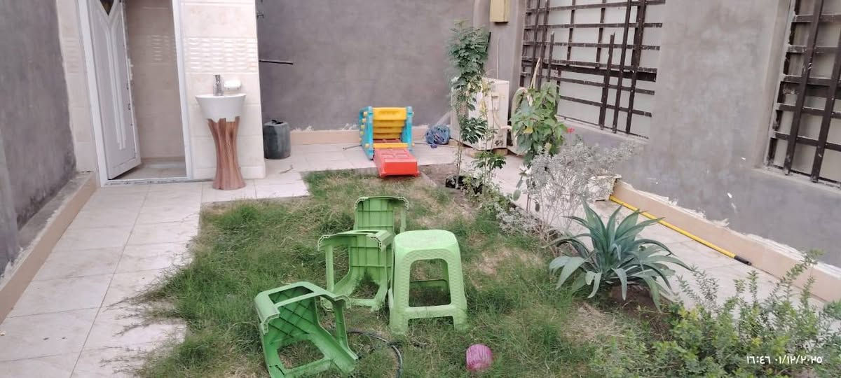 🏡 دار للبيع – المساحة 240 م
📍 الموقع: الحلة / مفرك العلوية الشريفة عليها السلام

المواصفات:
الطابق الأرضي:

غرفتان نوم

استقبال

هول

مطبخ

منور

مجمع صحيات

كراج سيارة

حديقة أمامية

الطابق الثاني:

غرفتان نوم

مطبخ

مجمع صحيات

المميزات والخدمات:

بناء جديد وعالي عن الشارع

بناء طابوق درجة أولى

كهرباء + ماء + مولد

شارع تبليط

قريب على المدارس

قريب على الشارع العام

📞 للاتصال: ***********

بيت راقي جاهز للسكن، فرصة ممتازة للمشتري  🔥
