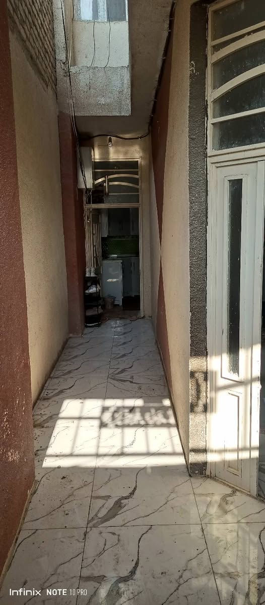 بيت طابقين يحتوي على 4غرف نوم  ومطبخ وصالة عدد2 واستقبال بناء طابوك مسلح السعر120 وبية مجال الاتصال ***********
