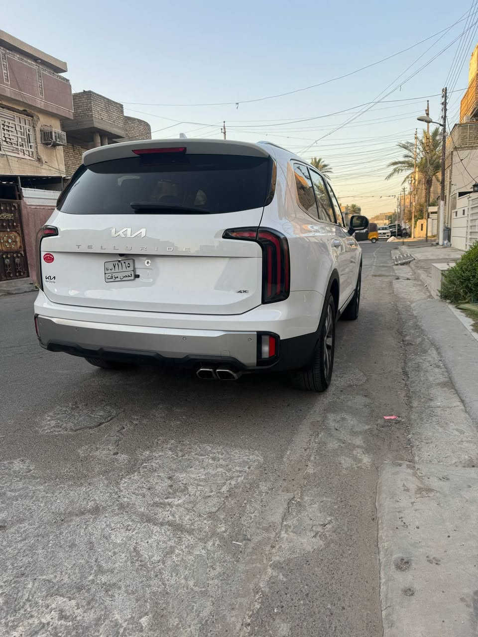 السلام عليكم
للبيع كيا تيلورايد 2023 SX أعلى فئة بالتيلورايد
لون ابيض مرغوب 
بدون رقم منيفيست بأسمي تترقم اي محافظة ماشية 32000 مايل
المواصفات :-
 شاشة متصلة GBS كاربلي
 مداخل شحن، شحن لا سلكي
 كشنات حار بارد تدفئة تبريد جلد طبيعي، كشن الوسط متصل و ليس منفصل ( المرغوب)
فتحتين بردات 
توقف ذاتي
رادار امامي خلفي جانبي
تحديد مسار
نقطة عمياء
بصمتين
محرك 3800، 6 سلندر
و بعد بيها مواصفات جداً مرغوبة و مميزة
حادثها فقط تصليح ربع البنيد + تبديل جاملغ الأيمن بدون دواخل

عنوان :- بغداد / البلديات
هاتـف / ***********
رجاءاً بدون خاص راسل واتساب و بخدمتك.
