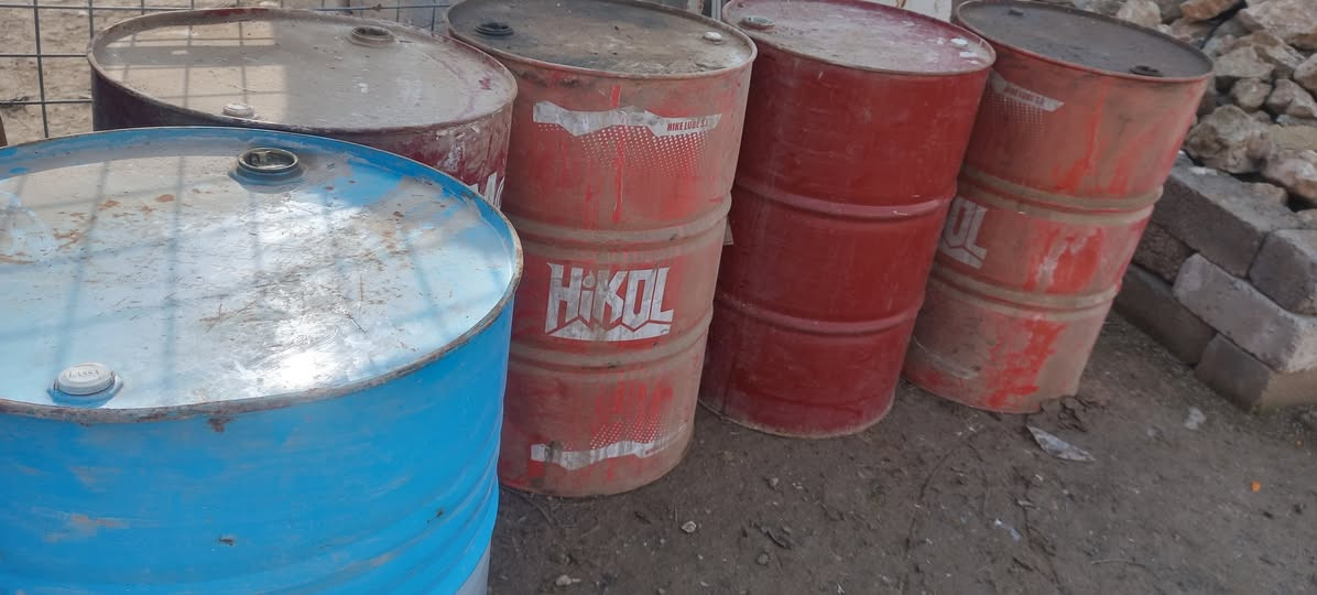 يوجد براميل كاز(فارق) مال دهن السعر 20 التواصل خاص اوو اتصال على رقم ***********
