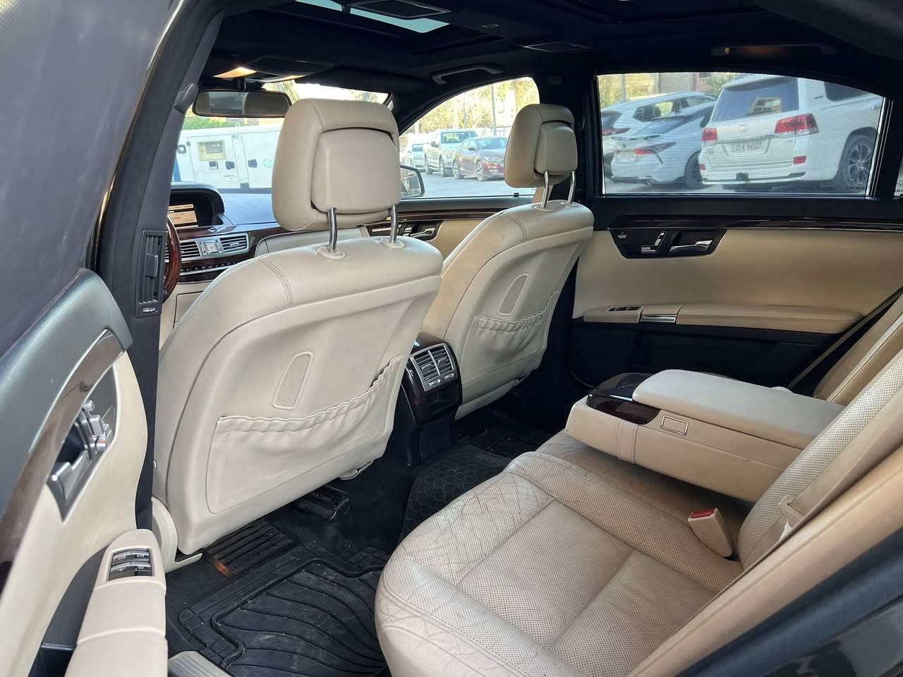 � للبيع | Mercedes S350 – 2013
لون أسود متغيّر مميز – خليجية
رقم أربيل باسمي

✨ مواصفات السيارة:
• نسخة طويلة – فول مواصفات
• فتحـة سقف بانوراما
• تشغيل بصمة + بصمة أبواب
• 5 بردات
• أبواب شفط كهرباء
• الحدادية أمامي وخلفي جديدة
• محرك وگير حالة ممتازة
• ماشية 150 ألف فقط
• جاهزة من كلشي

📍 الموقع: بغداد – اليرموك – 4 شوارع

📝 ملاحظات مهمة:
• صبغ 5 قطع فقط بدون دواخل
• فحص سونار كامل موجود

💵 السعر: 210 ورقة

📞 للاتصال والاستفسار:
***********
*********** (واتساب
