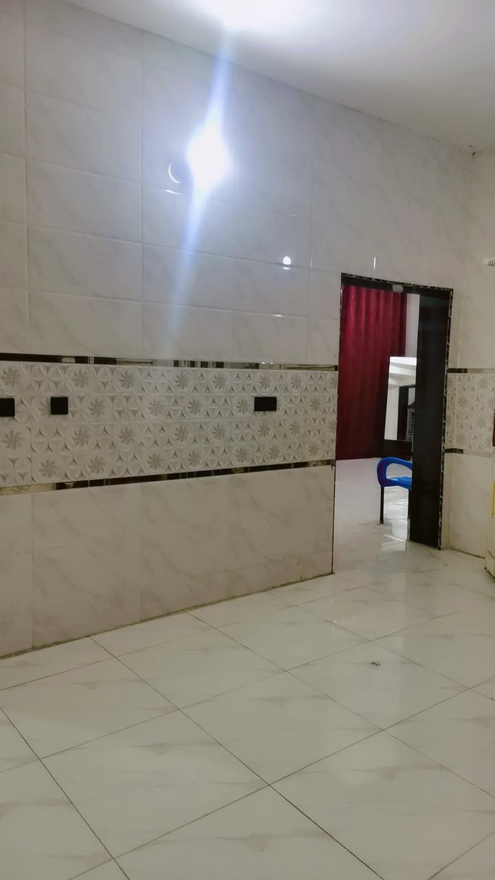 السلام عليكم دار للبيع مع كاع  ينباع وحده او ويه الكاع واذا الكاع وحدها هم ماكو شكال ابيعها مساحه البيت٢٠٠  والكاع هم ٢٠٠  سند ٢٥ بناء جديد درجه اولى يبعد عن الشارع العام ٥٠ متر العنوان قريب ع خنساء مقابل البانزين خانه مال خنساء غرفتين نوم وصاله واستقبال ومطبخ حار وبارد وحمام و٢ مناور اي استفسار اتصل *********** او واتساب ***********
