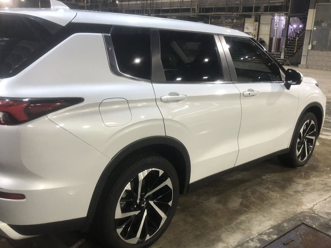 السلام عليكم ميتسوبيشي اوتلاندر2024 السياره تقرير غرق مياه عذبه السياره مكفوله من الصبغ مبدل جاملغ امامي نفس اللون لان السياره متعوره بالحاويه من اجت السياره رقم بغداد باسمي السياره موجوده بالبصره السعر 220  
***********
