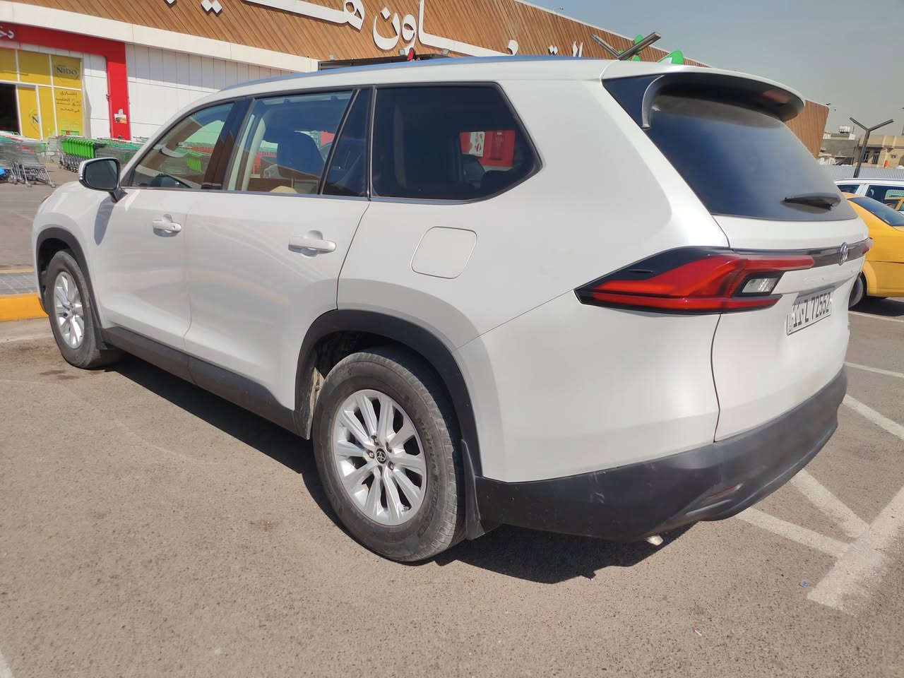 تويوتا كراند هايلندر بنزين 
موديل : 2024
ماشي : 30الف ميل
السيارة : فقط بالصندوق على كد الطخة بارد
مواصفات : XLE قمارة حديد
محرك : 4 سلندر
حجم محرك : 2400تيربو 
قمارة حديد 
 كلهه بلادي سيارة 7راكب سيارة شغاله 
عنوان : بغداد الدورة شارع الشرطه 
***********
*********** واتساب
