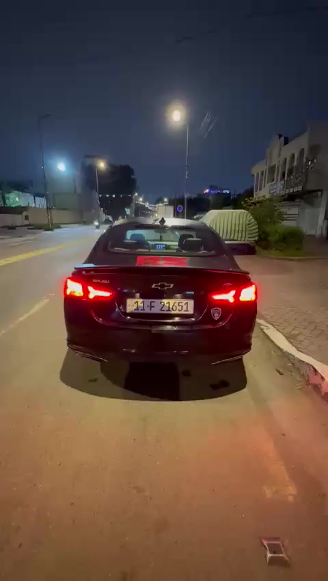 للبيع: شفروليه ماليبو RS موديل 2019 (الرياضية)
​القوة والميكانيك:
​المحرك: توربو (عزم قوي واقتصادي).
​الجير: أوتوماتيك اعتيادي (ATF) 6 سرعات (المرغوب والاعتمادي).
​الإدامة: تخم تاير جديد صاله  (شهر)، باتري أصلي، تبريد ثلج، جاهزة من كلشي.
​اللمسة الخارجية
​التعديل:( بنيد + قمارة + صندق + جناح) (أسود طافي Matte Black).
​الإضافات: وشم (Tattoo) رياضي مميز على البدي.
​الويل: رينج 18 انش RS الأصلي مع دبل صالنصة كروم بلادي.
​المواصفات والرفاهية:
​التشغيل: بصمة تشغيل + تشغيل عن بعد + بصمة أبواب.
​الشاشة: شاشة كبيرة (CarPlay / Android Auto) + كاميرا خلفية دوارة.
​التحكم: ستيرن (RS)، مثبت سرعة، كرسي السائق كهرباء.
​حالة البدي والتقرير:
​الحادث: (Vandalism) تخريب صبغ فقط ابيع عام - بدون بجم، بدون لغد، بدون دواخل نهائياً. 
​ملاحظة: الكشر فيه طخات بالصفاح مصلح قسم منها (كلشي موضح بصور الحادث والتقرير).
​📍 الموقع: بغداد - الأعظمية.
📝 السعر: 90 ورقة ($9,000) وبيها مجال بسيط.
📞 للتواصل: ***********
