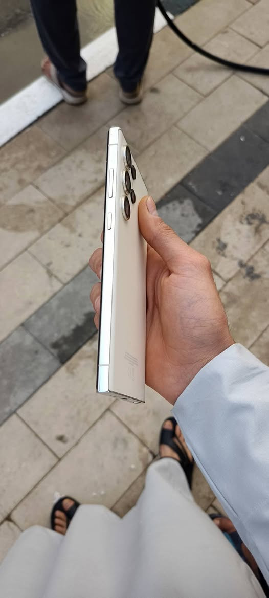 للبيع اس 23  
ذاكرة 256
دبل شريحة 
جهاز جديد حتة بعدة بلزكة الوكالة 
 رقمي *********** 
للبيع او مراوس ابيفون
