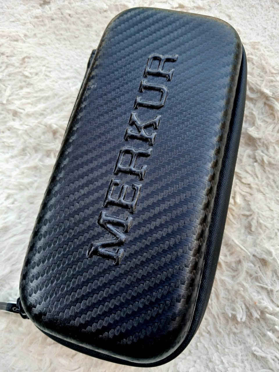 ساعة merkur vintage 70s
ساعة راقية كامل استيل لون مميز جديد لوك غير مستعمل 
مع العلبه الاصلية و الكتلوك 
المكينة نصب 
قفل فراشة 
القطر ٣٨ ملم 
لاستفسار عالخاص او واتساب ***********
