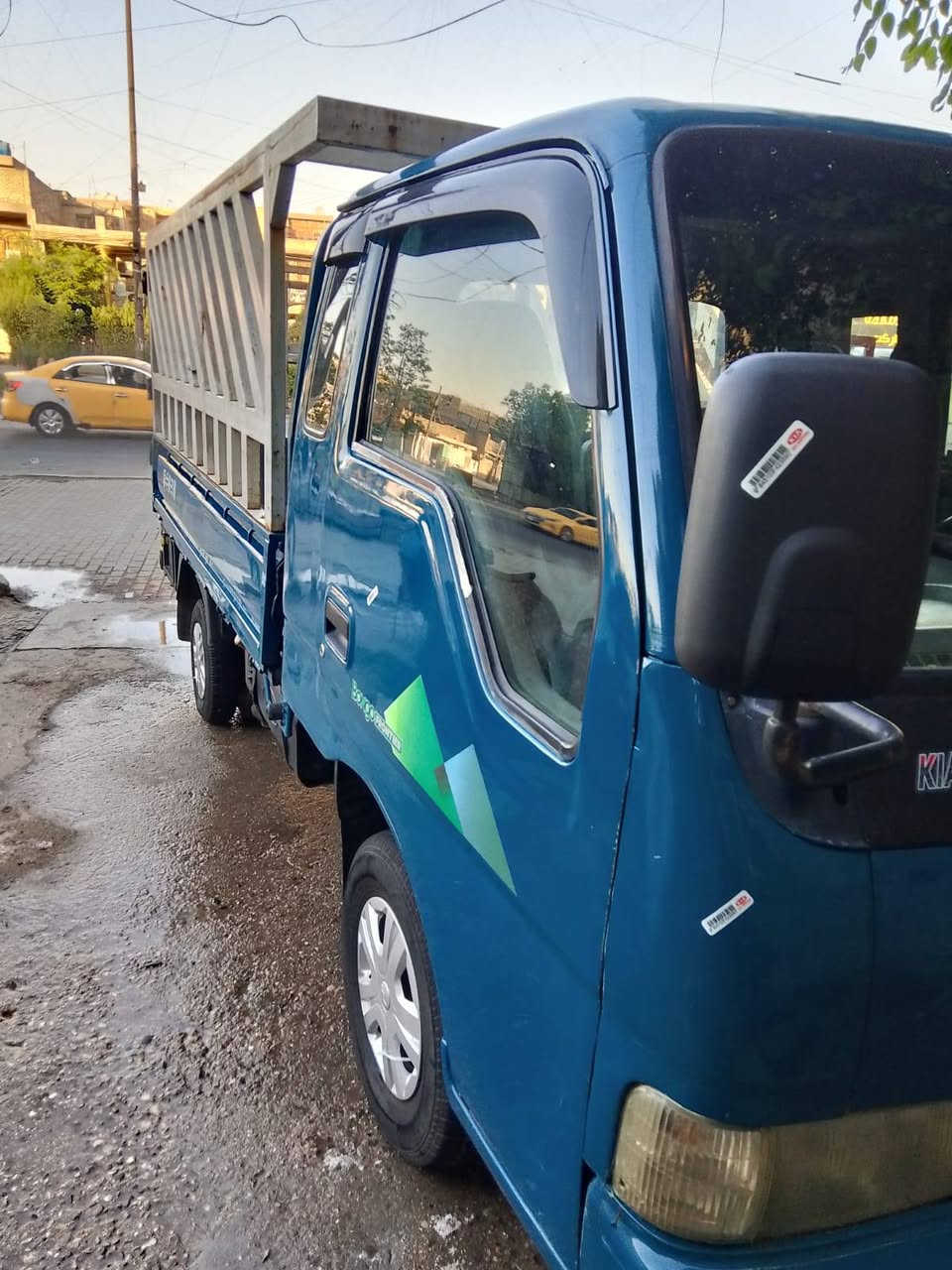 السلام عليكم كيا حمل فنتيره قماره وربع ثابت للبيع موديل 1999 رقم بغداد سنويه 2030 هزه جديده رقم انكليزي مشروع وطني السياره مكينه كير اكسن شاصي رقم شاصي مكفوله لا ضربه لا كص لا تبديل بيه مكانات صبغ للجماليه السعر 65 وبيه مجال مكاني بغداد الشراي يخابر غير متواجد على الفيس ***********
