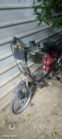 عندي دراجة شحن نطصه شاشه السعر 150بيه مجال لاستفسار 07717869104