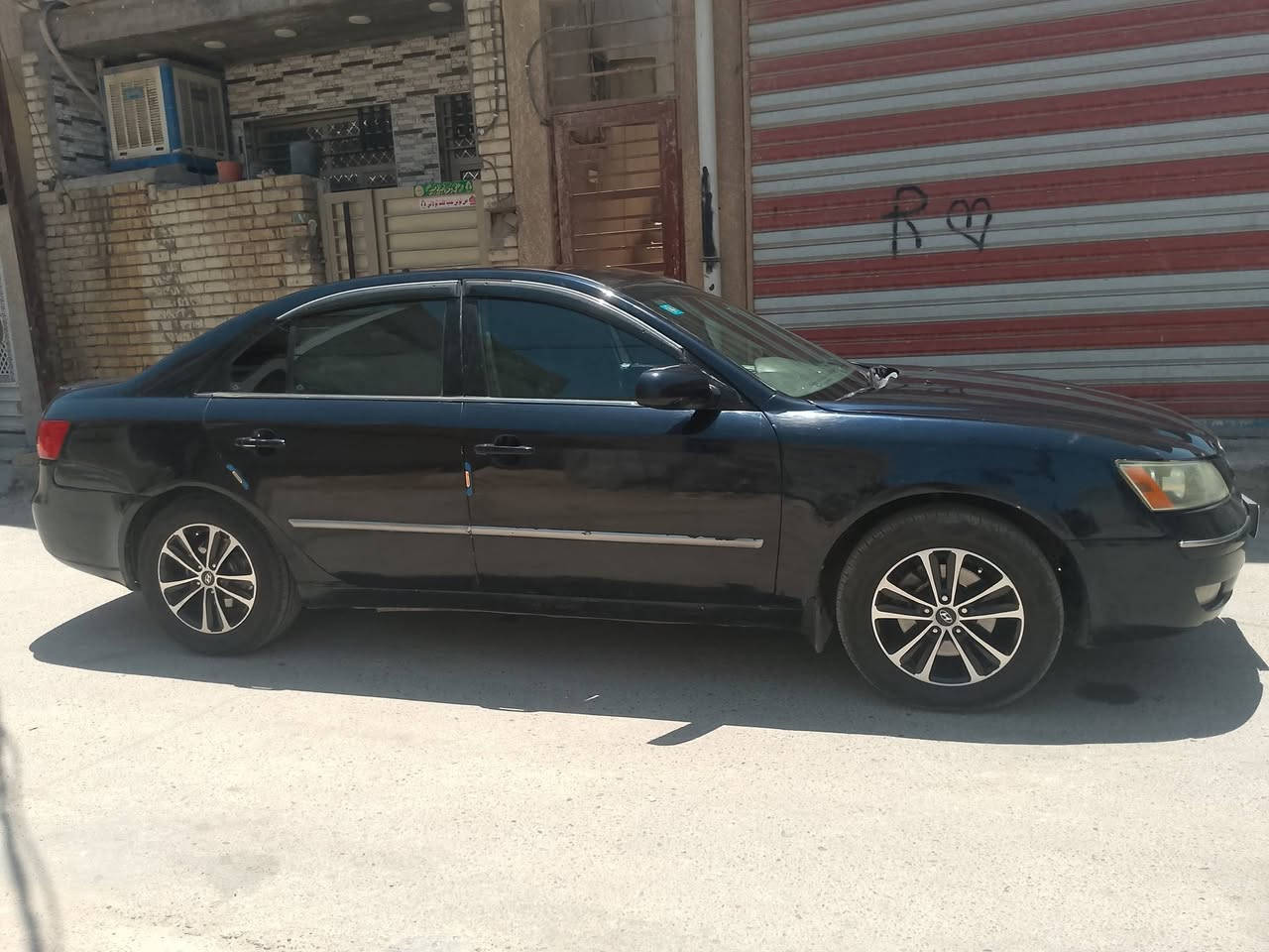 السلام عليكم للبيع سوناته موديل 2006سياره جديدة وجاهزه مابيهه نقص برغي كير مكينه جدد شادهن مال حاويه 6اسلندر بسمي تحويل ثاني يوم تبريد ثلج صدر تايرات جدد حادثة جاملغ خلفي بدون دواخل السياره صبغ عام للجماليه مكفوله من الدواخل مكاني بغداد الحريه رقم الهاتف *********** السعر 79
