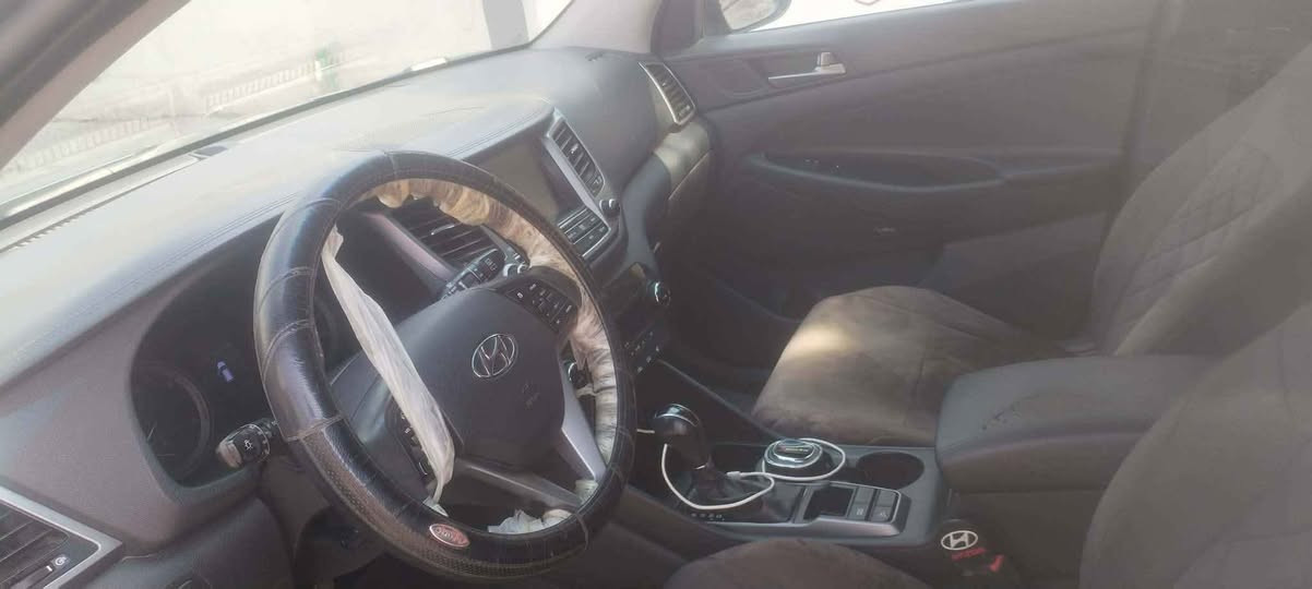 السلام عليكم 

توسان 2017
المحرك كايم
وارد امريكي ضرر تبديل بوند بدون ايرباك صور الضرر مرفقة 
رقم الشاصي KM8J33A47HU509338

رقم أربيل  
لون نفطي 
مواصفات 
بصمة تشغيل+بصمة ابواب
ماشيه 67
مكينه GDI2000
كاميرا دواره 
تحكمات استيرين 
ويل 19
حساس خلفي
كامره خلفي 
شاشه 
هند ابريك 
ثلاثه انظمه القياده-عادي اسبورت -ايكو
كشنات جلد وكهربائي
باقي المواصفات معروفه 
السيارة بأسمي
بيها كوبون
السعر 140
رقمي *********** موصل, نينوى
