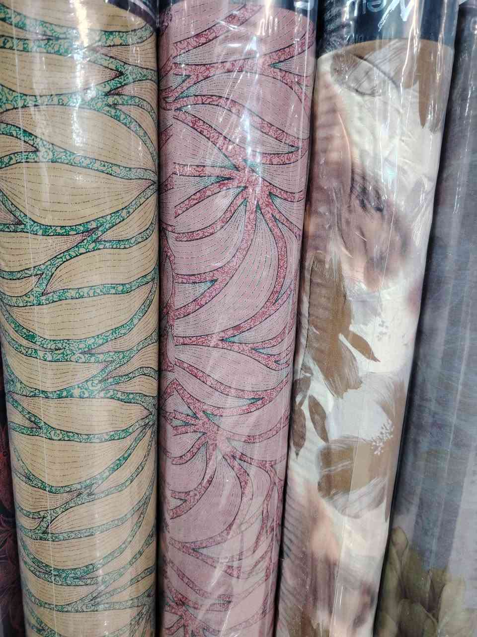 بفضل الله تعالى وصلني أليوم وجبه جديدة من الاقمشه الصيفيه كشمير الامارتي خاص لدشاديش والفساتين والنفانيف والقمصان والكيلوتات في محل دارين خانقين توله فروش فرع صيدليه مازن متواجدين في المحل من ساعه ٤ عصرا لغاية ١١ ليلأ ويوجد خدمه توصيل داخل خانقين وخارج خانقين بالأسعار مناسبه جدأ وأهلا وسهلا بيكم بإدارة ابو حمودي رقم موبايل ***********
