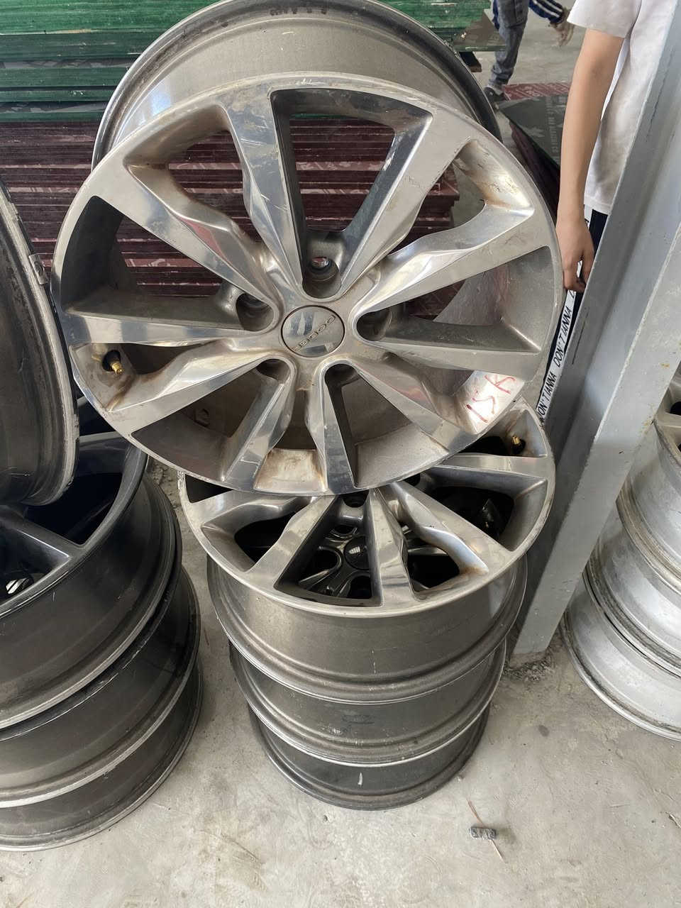 3 كصات دورنكو 
مديل 2014 ابيض
 ماروني2013
 اسود 2011
كل غراضهن موجوده شنو تحتاج لسيارتك راسلني وتدلل ***********
