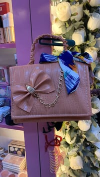 حقائب نسائية • كوزمتك الجمال • حي الفرات