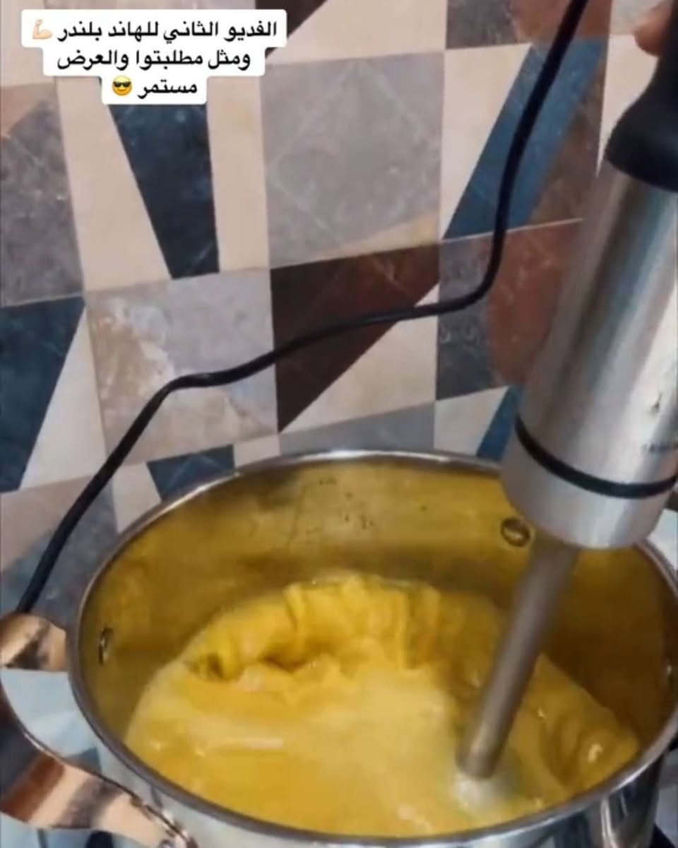 الاستخدامات

خلط وتحضير الشوربات الساخنة والباردة مباشرة في القدر

تحضير العصائر الطازجة والسموثي

هرس البطاطا والخضروات

تحضير أغذية الأطفال بسهولة

خلط الصلصات، الكريمة، والمواد السائلة وشبه الصلبة

مناسب للاستخدام المنزلي اليومي

المميزات

محرك قوي بقدرة 2000 واط لأداء سريع وفعّال

21 مستوى سرعة للتحكم الدقيق حسب نوع المكونات

شفرتان متقاطعتان 4 شفرات من الستانلس ستيل بتصميم ماسي معكوس لخلط متجانس

عصا خلط من الفولاذ المقاوم للصدأ (Stainless Steel Stick)

زرين للتحكم بالسرعة (I  II) لسهولة الاستخدام

تصميم مريح لليد مع قبضة ثابتة

يعمل على جهد 220–240 فولت | 5060 هرتز

مناسب لخلط الشوربات، الصلصات، وأغذية الأطفال

خامات متينة وجودة تصنيع عالية

محتويات الصندوق

خلاط يدوي Super Crest

دليل الاستخدام

علبة المنتج الأصلية

قياس المنتج: طول 7  عرض 7  ارتفاع 40.

طول السلك: 90 سم.

الملاحظات

لا يُغمر الجزء العلوي (المحرك) بالماء

للحجز والاستفسار مراسلة الصفحه 🫥


**إذا كنت صاحب هذا الإعلان وتريد حذفه لأي سبب، رجاءا أرسل رسالة إلى الدعم الفني**