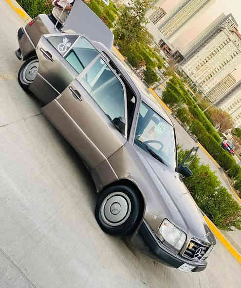 مارسیدس بینز مۆدێل1992
ئارمی پلاستیکی سلیمانی 
بەشەرتی موس و براوە
کامل بۆیاخ لەسەر ساخی 
گێر ئۆتۆماتیک،
 
گێڕو مەکینەی ئەڕنەب دونیو
بەشەرتی گێر و مەکینە 

سەیارەکە
زۆر جوان ماوەتەوە
سلاید 
چوار تایەی تازە

٣٣ گەلا مەعامەلە 

ژمارەی خاوەنی
***********
