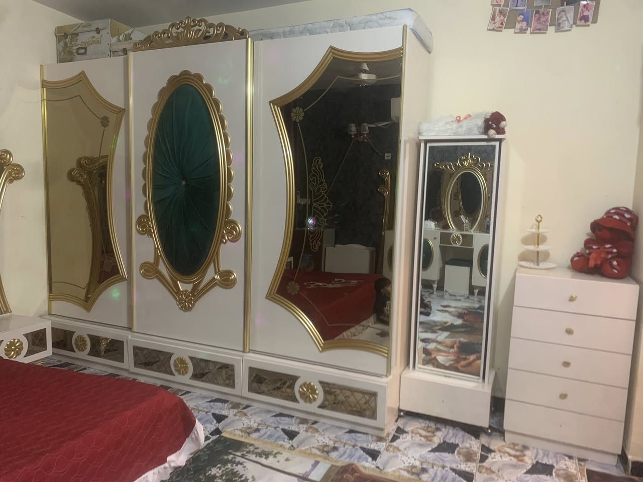 سلام عليكم عندي غرفه مستعمله تركيه من هاي ضخمه *********** مامتواجد على لفيس
