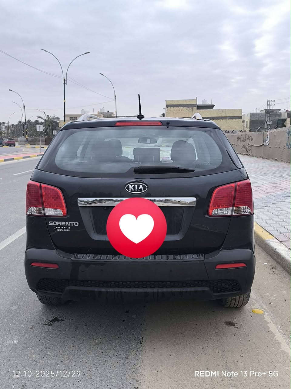 سلام عليكم
للبيع 
كيا سورنتو امريكي 13 محرك 2400
 لون نيلي رقم بغداد باسمي مشروع وطني للاستفسار الاتصال ( *********** )
