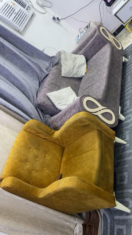 التخم وميز التلفزيون ثنينهم ب200 مكاني كرادة ‭0771 099 8569‬
