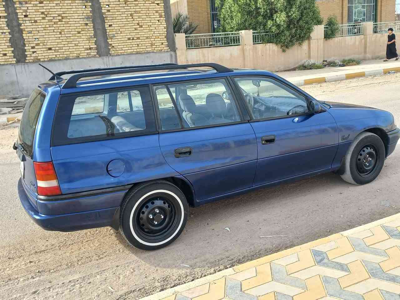 السلام عليكم
اوبل 
كير عادي 
كير محرك بشرط
صبغ جماليه  
سياره ع البلاد كفاله
  
طخم تاير وصدر وكله جديد 
تجي تشوف بعينك انضف من الصور 
وترايك وين مايعجبك 
مكان السياره سوق الشيوخ
***********
