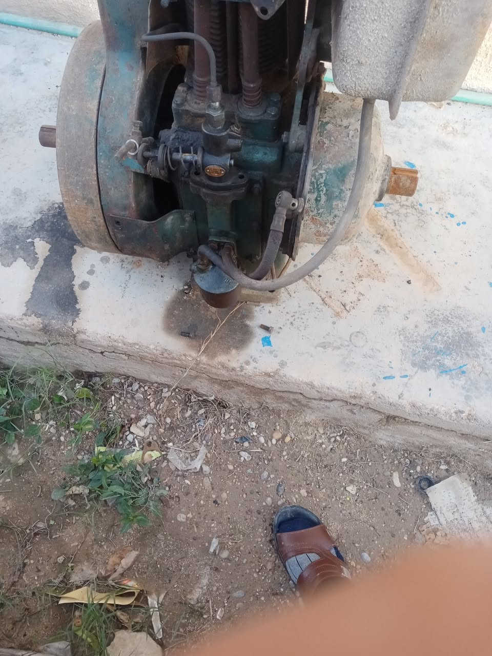 السلام عليكم محرك للبيع متروك محرك سبعه ونص السعر ٢٠٠ السكن الرمادي التواصل ع هاذه الرقم ***********
