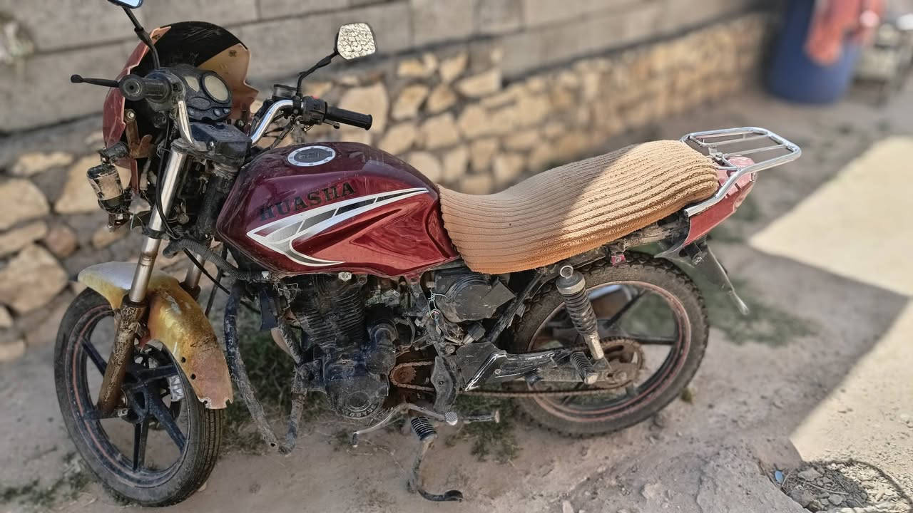 موطور سايم شغال نكره سلف و  ناقصه شغلات بسيطه مثل ما تشوفون  رايده بـ 450 و بي مجال و المكينه ما ناقصه برغي و لا ممدود عليه سبانه موجود داخل ابو طيبان


**إذا كنت صاحب هذا الإعلان وتريد حذفه لأي سبب، رجاءا أرسل رسالة إلى الدعم الفني**