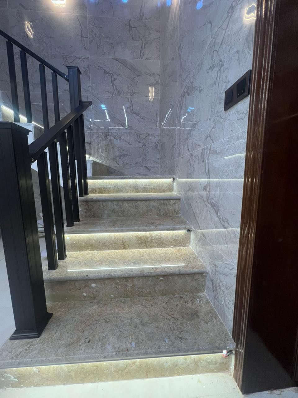 خلف جامعة بابل طريق حله  نجف سند 25 التحويل مباشر كل الخدمات متوفرة  
بناء درجة أولى سنة ٢٠٢٦
٦ غرف نوم
٤ سيوتات
 6مجمعات صحية
أستقبال ١٠ في ٥
كندور ٥ في ٧
مطبخ ٥ في ٦
مطبخ حار ٣ في ٥ 
كهرباء ٢٤ ساعة 
منظومة طاقة ٤٠ 
￼ الاستفسار على هذا الرقم***********
