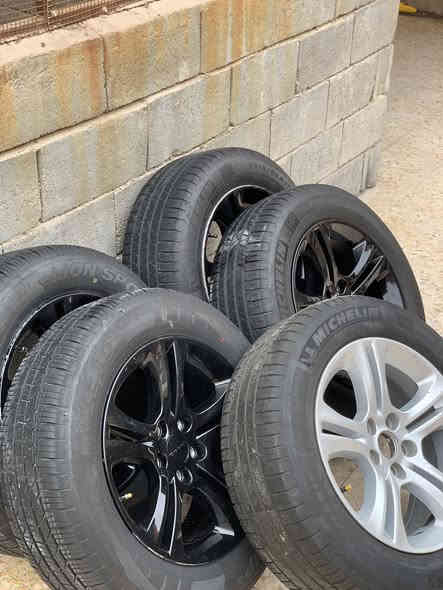 سلام عليكم 
مكاني بصرة ***********
ويل حجم ١٧ تخم كامل+ ويل اضافي بس واحد بيه عواج قليل ومعدل لا لحيم ولا اي شي فقط تعديل السعر ٣٠٠الف 
لدات دعاميه جهة اليمنه زوج ١٥ الف 
دوسه sxt يسره صفحة السايق تفصيخ ٢٠ الف 
دوسات اوباما تجاريات مال Sفقط مصبوغات غير مستعملات ٥٠ الف 
لحية sxt ٢٠ الف 
شباك دعاميه srt ابو الفتحات ١٠ الف 
ستدات تفصيخ ٢٣ استد ٢٠ الف
