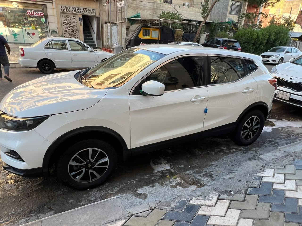 السلام عليكم 
نيسان روج موديل 20 سبورت 
محرك 2000 
3 انضمه قياده 
قطعتين تبريد 
رادار 360 
حساسات اماميه خلفيه 
كامرا  +شاشه كبيره 
النقطه العمياء 
تنبيه تغيير مسار 

وارد أمريكي.  حادثهه فقط صبغ البنيد   

***********. واسط الزبيديه
