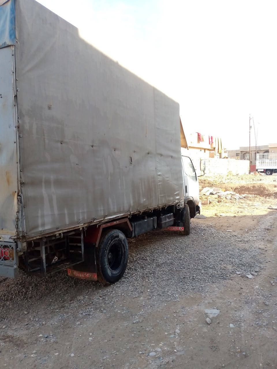 كنتر بزون للبيع موديل 2000 رقم بغداد سنوية 27 تخم تاير السعر 90 وبيهة مجال ***********
