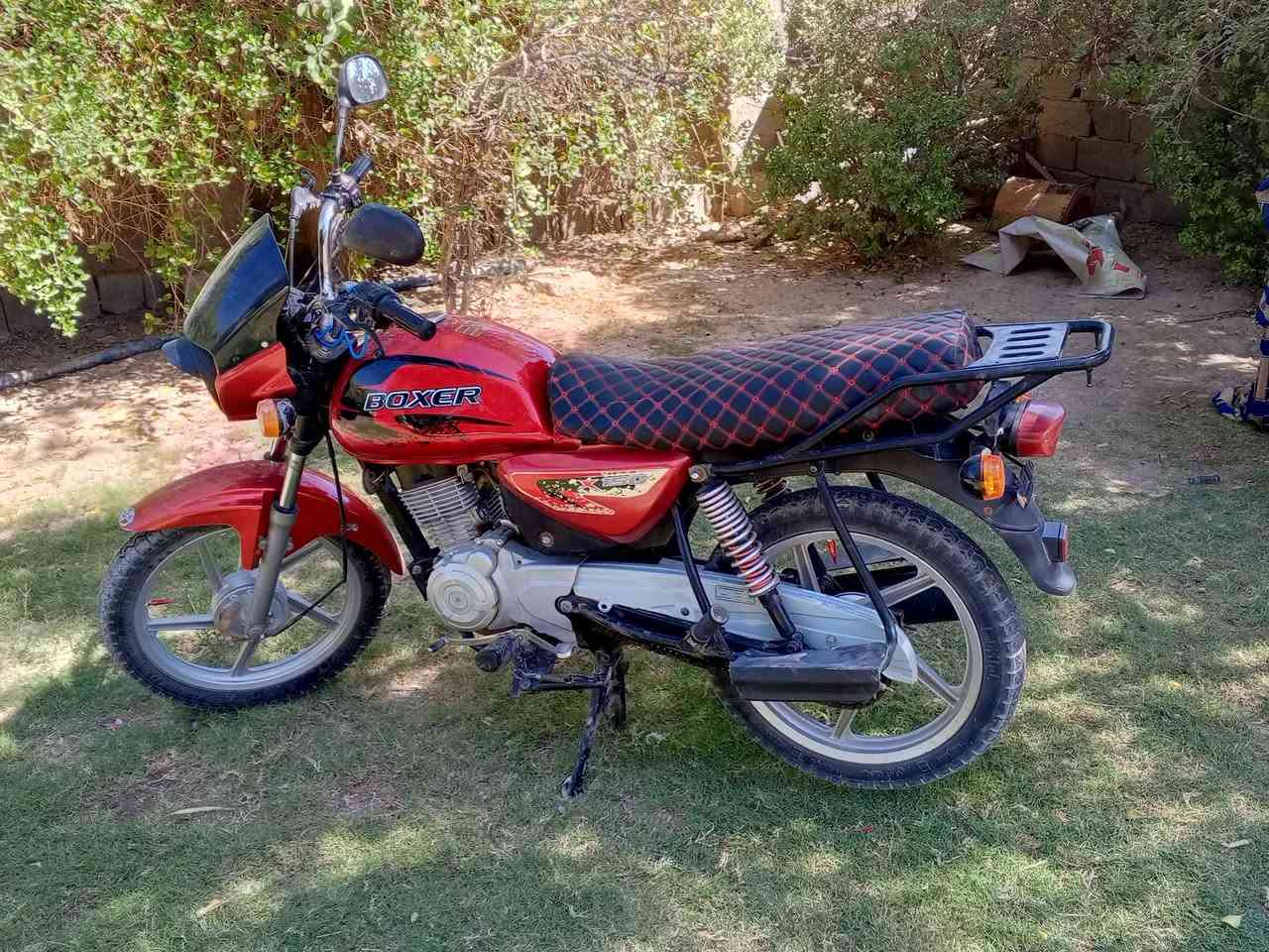 سلام عليكم دراجه بوكسر البيع
دراجه شقاله مابيه شي عوزه بس دبلات أمابيات 
و وراقه كامله مكاني بغداد المعامل الباويه قريت عبد العوده 
الشراي ينتصل عل هاذا رقم ***********
