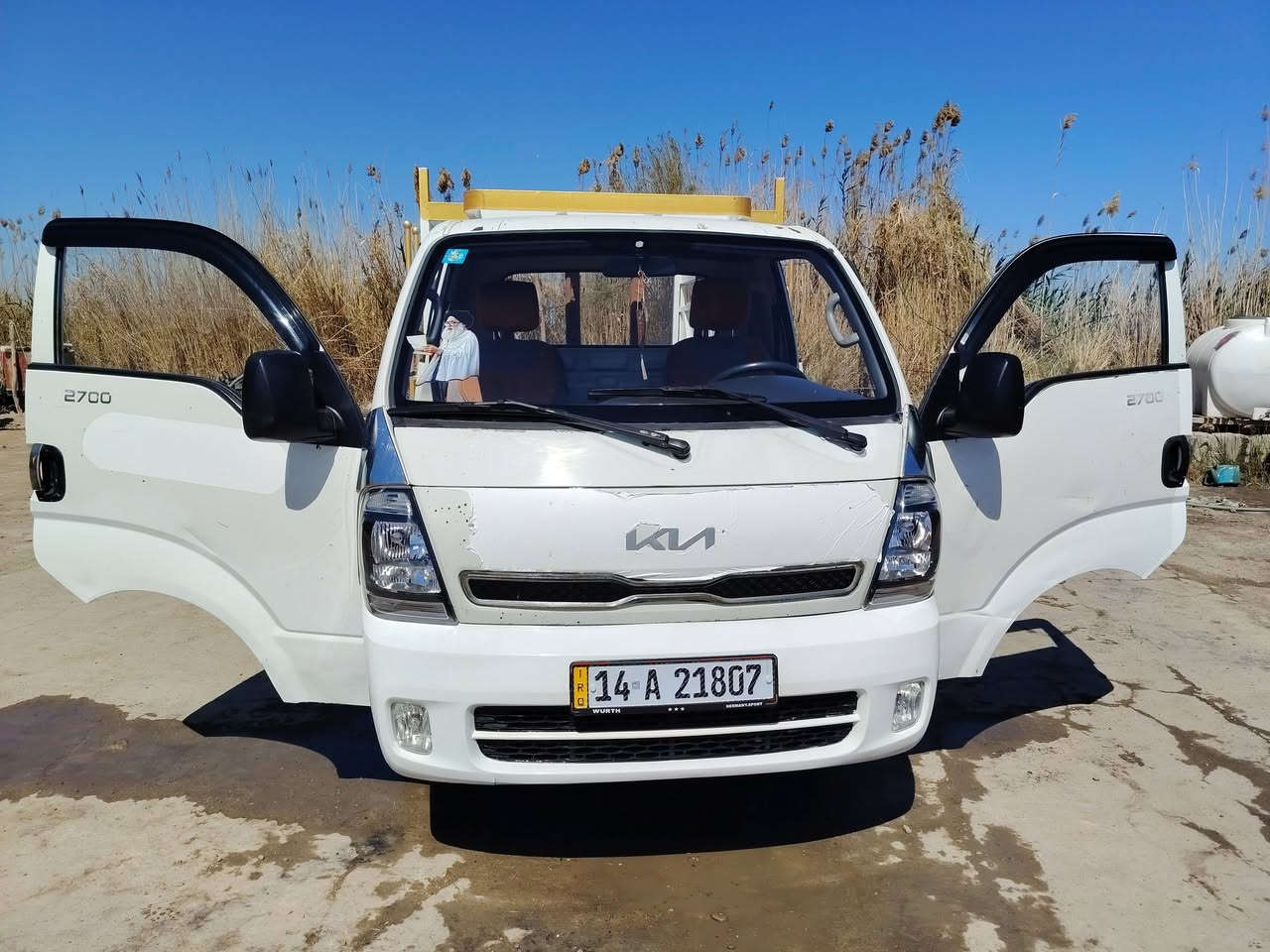 السلام عليكم
كيا للبيع 
موديل 2014 
السيارة جاهزه  كير  مكينه  حداديه  تخم تاير جديد  شاصي اكسل  كهربائيات تحويل مباشر السياره بيه بنيد مبدل  مثل مامضح بصوره السوناز  
مكان دوانيه 
***********
                 ملاحضه: السياره تنباع بدون محجر
