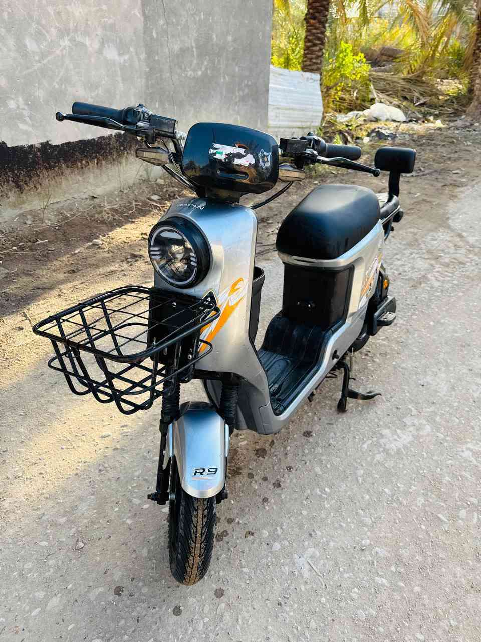 دراجه R9 البيع السعر  خاص ***********

