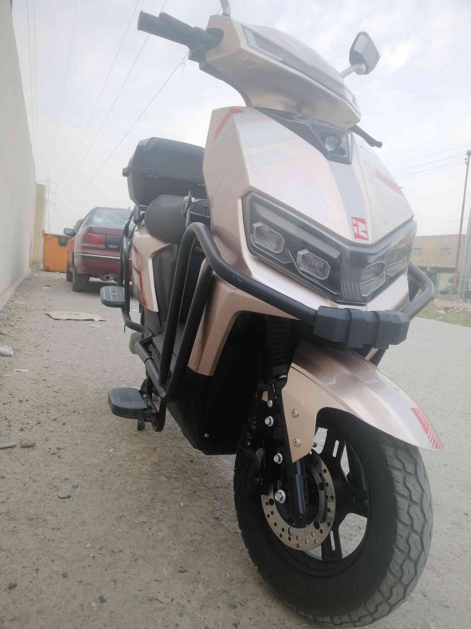 السلام عليكم ماطور شحن للبيع 
شركت نايسي شكل السكنس الحديث المميز
 المميزات
 تايرات جدد
رجوع بك  مع مثبت سرعه
ثلاث سرع 
ابريكات دسك ابو الدهن
مدرع من كل الجوانب 
لايت زنون مع دبل اشاره
لون الماطور المميز عسلي
بطاريات ام ال32امبير 
ام بي اثري 
ثلاث انضمه تشغيل 
اسويك وتحكم عن بعد وبصمه عدد2
قبل 20يوم اخذته 1150
بعده وضع الشركه فول 
السعر الحالي 1000 مليون وبيه مجال
للاستفسار ***********
