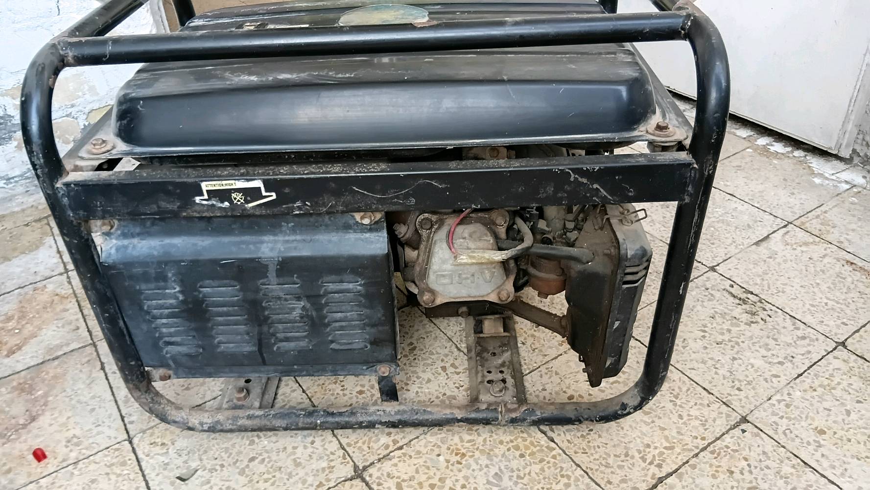 مولد مال بيت جاهز بس تخليله بانزين السعر 200 الف  وهاذا رقمي العمارات السكنيه كوت مقابل كراج بغداد  ***********