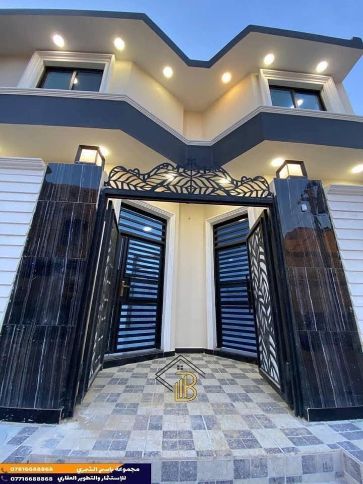 🏡 بيت حديث للبيع - موقع مميز جداً في الديوانية!
📍 الموقع: الديوانية / حي الجامعة / شارع 20
📍 مقابل صيدلية الثريا، داخل الفرع – واجهة على الشارع التجاري مباشرة

✨ تفاصيل العقار:
🔹 بناء حديث
🔹 مساحة: 100 متر مربع (10×10)
🔹 يتكون من طابقين

🔸 الطابق الأول يحتوي على:
 • غرفة نوم
 • صالة
 • برّاني (مجلس استقبال)
 • مطبخ
 • مجموعة صحية داخلية
 • مجموعة صحية خارجية
 • منور وسط البيت لتهوية وإضاءة طبيعية ممتازة

🔸 الطابق الثاني يحتوي على:
 • غرفتين نوم
 • صالة واسعة
 • مجموعة صحية
 • سطحين عدد 2 للاستفادة المتعددة

✅ البيت طابو ملك صرف – يتحول مباشرة باسم المشتري
✅ واجهة على شارع تجاري
✅ قريب من الخدمات والأسواق والمدارس

📞 للاستفسار والمعاينة:  ***********
