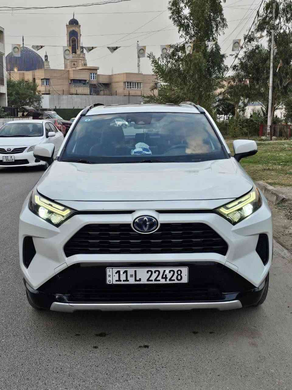 🚗 للبيع - تويوتا راف فور هايبرد SE
‎لون صدفي شذرة سياره جديده موديل ماشيه 25 الف  
‎ :بجم مكفول كبس وشواصي ولغود مكفوله وراديترات وتبريد شركه على الفحص 

🔹 الموديل: 2022
🔹 التسجيل: رقم بغداد
🔹 المواصفات:
✅ محرك 2500 هايبرد
✅ لون توكلر 
✅ بصمة تشغيل + أبواب + صندوق
✅ شاشة حجم كبير
✅ كامره دوارة
✅ صندوق كهربائي
✅ تبريد قطعتين
✅ كشنات أسود مطرز أزرق
✅ كشن سائق كهربائي
✅ تدفئة كشنات وستيرن
✅ رادار أمامي وخلفي + بالمرايا الجانبية
✅ مانع تصادم
✅ تحديد مسار
✅ مانع تزحلق
✅ هندبريك بصمة
✅ فور ويل
✅ بك لايت + إشارة أمامية LED
✅ مانع انحدار
✅ 3 أوضاع قيادة (نورمال - ايكو - سبورت)
✅ تبريد شاشة بيانو
✅ مثبت سرعة (أكروز)
✅ أوتو هولد
✅ وايل كب حجم 18
✅ تحكمات ستيرن جهتين
‏✅ ABS
✅ سياقة ذاتية
✅ 4 دسك
✅ تشغيل عن بعد 
📍 مكان السيارة بغداد

***********
