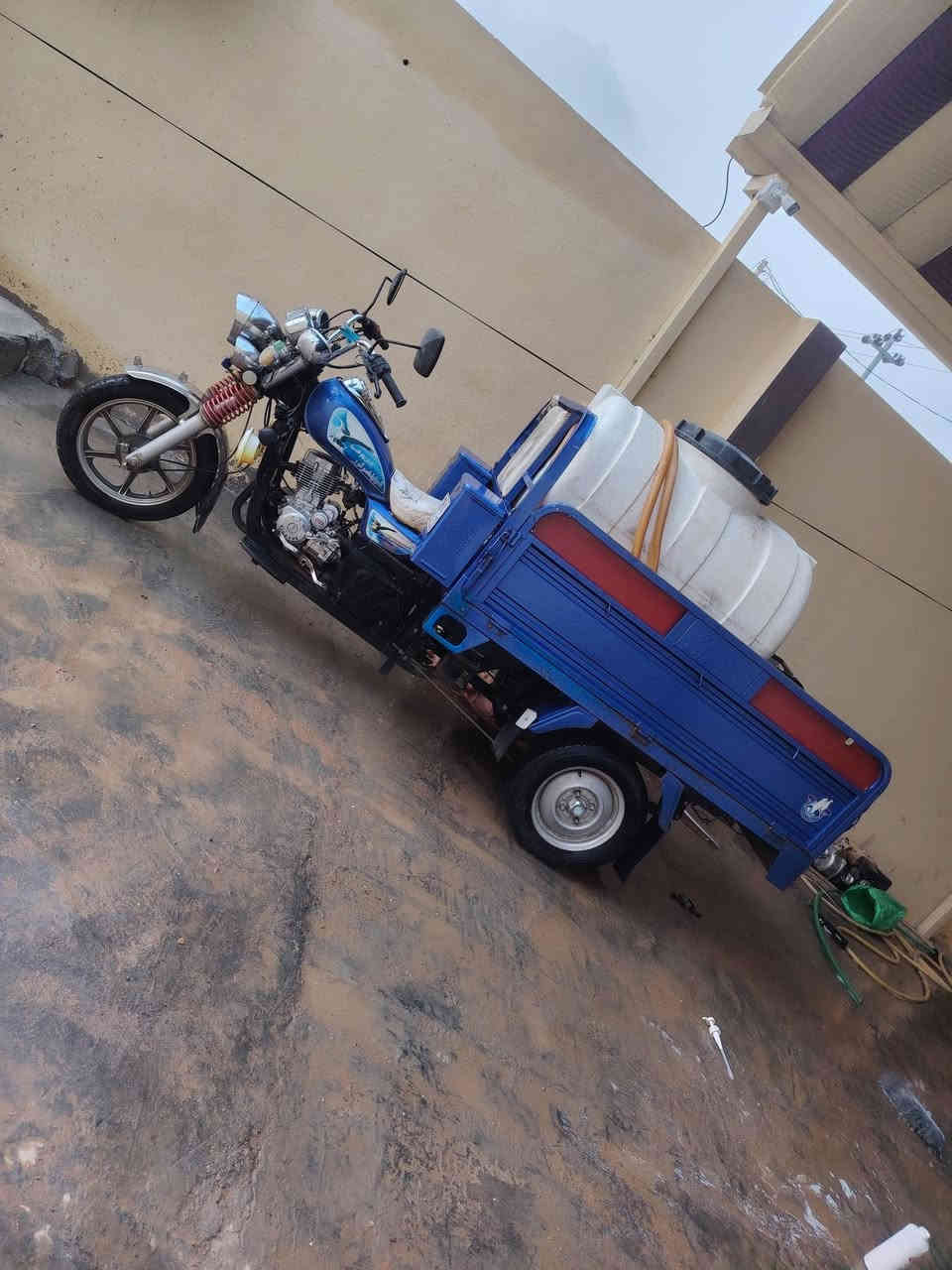 السلام عليكم
للبيع معمل منظومة ماي كامل محتوى
 يحتوي على جهاز منظومة ينتج 2000لتر في الساعة منبري عدد 2 جديد مع مصفي جديد
وخزان عدد 2 5000لتر جديد
ستوتة موديل 2023 جديد مع خزان 500لتر
مولدة دفع الماي جديد

للاستفسار المراسلة الصفحة او الاتصال:عنوان النجف الإشراف الرضويه
***********
