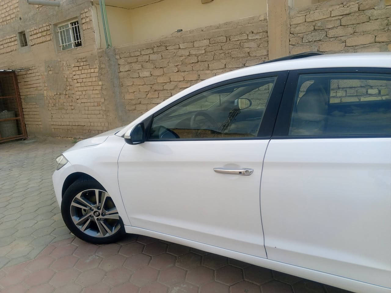السلام عليكم الانتره موديل 2019 سوبر رقم واسط الدولي سياره جديده معنه الكلمه وجاهزه من كلشي تغليف ارضيه  بصمه فتحه كامره خلفي أمامي حساس خلفي أمامي تحكمات مري شفط تطبك ويه التقفيل ترحيب عند الاقتراب مكينه 2000 كير كفاله سياره فول للخير ماشيه 100 الف حقيقي بيه  ملاحظات بسيطه الاستفسار عله رقم ‏ *********** ‏ مكلف بنشر مكان السياره واسط
