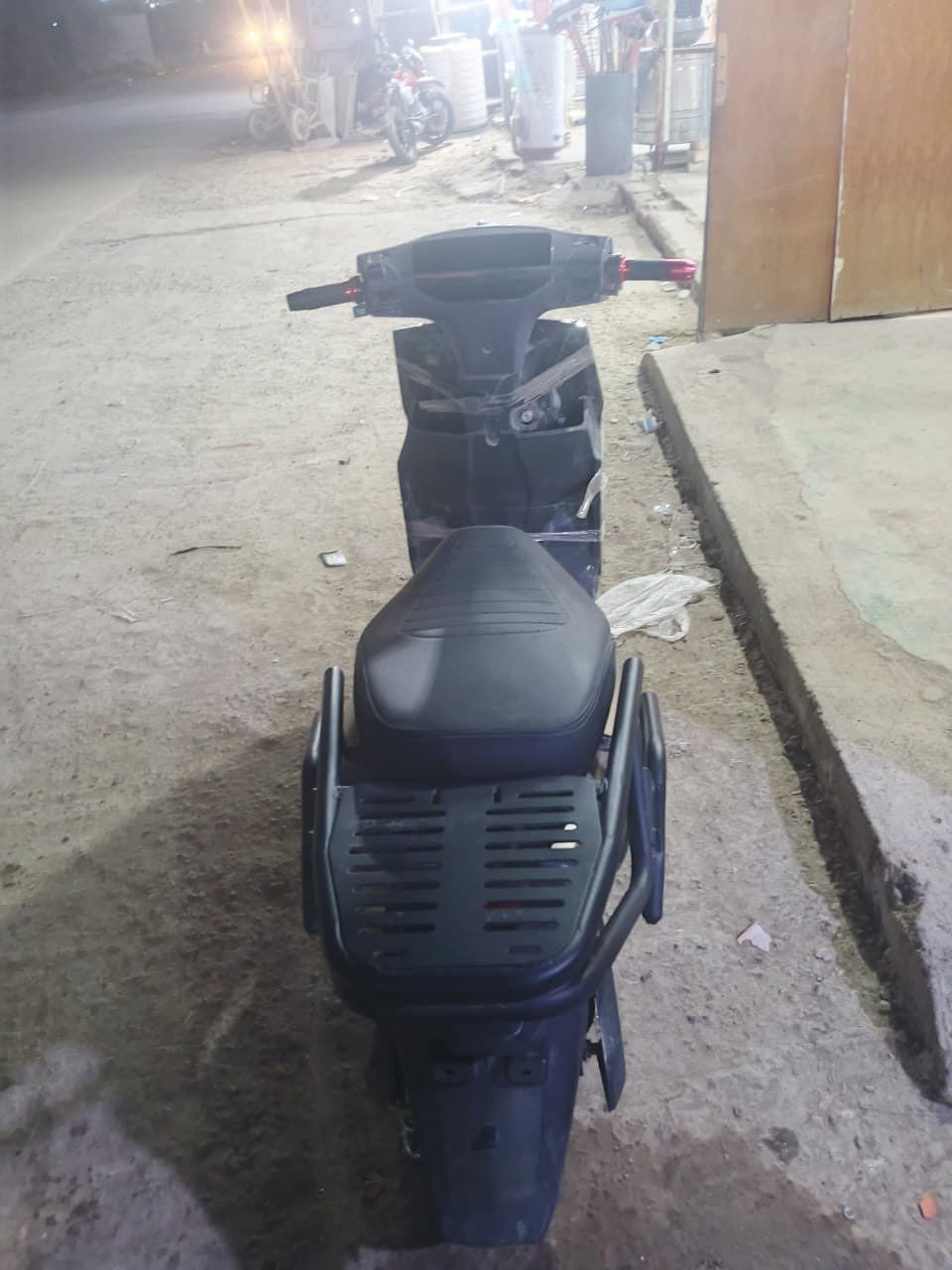 السلام عليكم دراجه شحن كامله كهربائيات شغاله فول الدراجه نقصه بس كفررر الي كدام المكان الدوره هورجب  للستفسار موو شراي لأتعبني #***********السعر ٣٥٠ وبيه مجال
