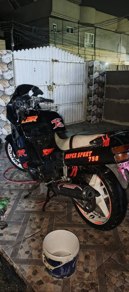 شعندك نزل مراوسه الماطور يعوزلو كليجات ماطور هوناد 750cc سبوت يعني رياضي


**إذا كنت صاحب هذا الإعلان وتريد حذفه لأي سبب، رجاءا أرسل رسالة إلى الدعم الفني**