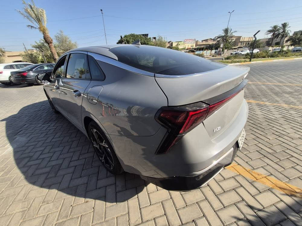 السلام عليكم 
كيا K5  2025
مكينة 2500 المرغوب
مواصفات Gt line الشكل الجديد 
لون سمنتي 
فول عده الفتحة 
بصمة ابواب وصندوق 
تشغيل عن بعد 
كشنات جلد 
كشن كهرباء 
تدفئة كشنات 
فول رادارات 
شحن لاسلكي
مرقمة وجاهزة سنوية بأسمي تحويل 
ضرر سطحي خفيف بدون دواخل 
السيارة بيها بنيد صبغ ونص قبق جنطة 
شرط راديترات وغاز تبريد ومي شركة 
لغد براكيت شاصي مكفول
ايرباكاتها سليمة 
السعر 205 وبيها مجال 
*********** 
*********** بغداد, العراق
