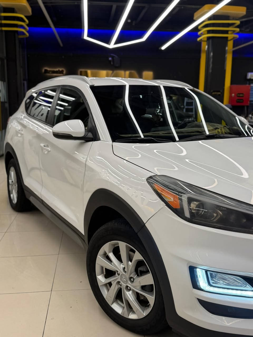 اسلام عليكم

توسان وارد امريكي. موديل 2019 

موصفات 

فور ويل  مكينه. 2400 

اوتو هولد 

انظمه قياده 

كامره 

شاشه

تحديد مسار 

حادثه. فقط بارد في الجاملغ الايمن يعني كلين 

 

عليهه تخم تاير جديد 

سيرفس كامل 

 مكان السياره بغداد.الزعفرانية 

سعرهه.  158.  وبيهه مجال. 

رقمي. *********** 

السيارة على ايدي من تاريخ الاستيراد الى اليوم بسنة 20 جبتة والى هذا اليوم على ايدي برغي نقص مابية سيارة جديدة بمعنى الكلمة 
الشراي يتصل.
